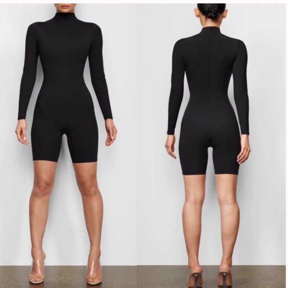 SKIMS All In One Long Sleeve Mid Thigh Onesie Romper In Onyx Size M - Picture 3 of 12